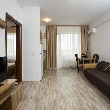 Sea View Summerland Mamaia Apartment