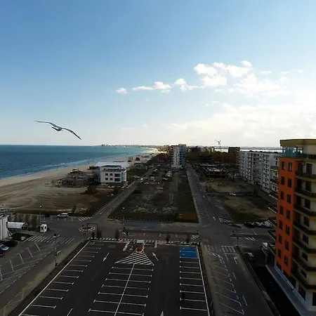 Sea View Summerland Mamaia Apartment